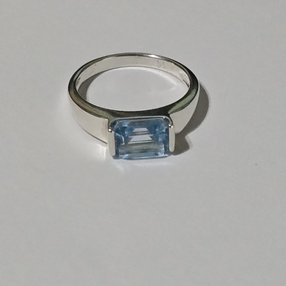 Vintage Sterling Silver ring with blue emerald cut stone size 7 - Picture 2 of 16